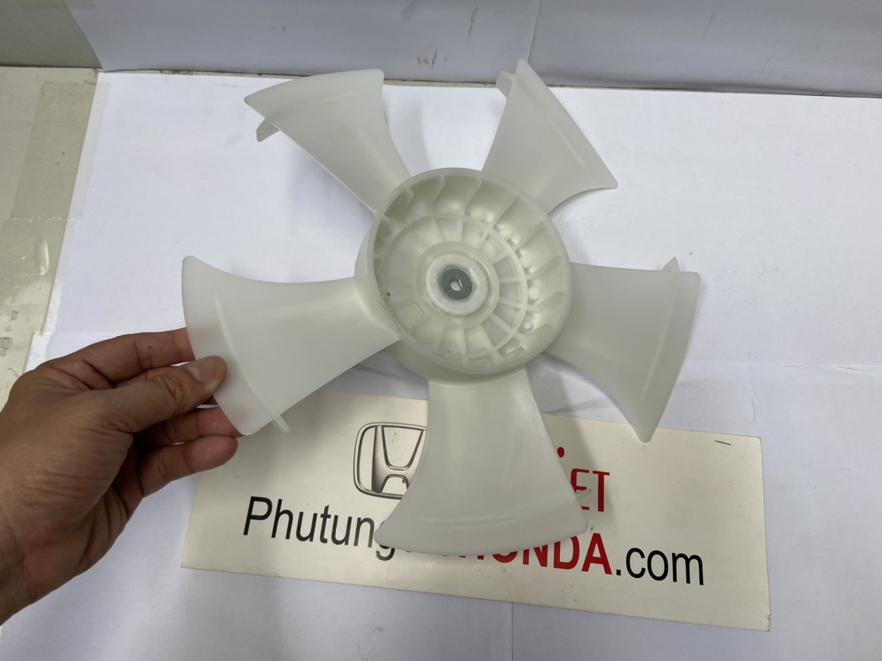 Cánh quạt két nước xe Honda Brio